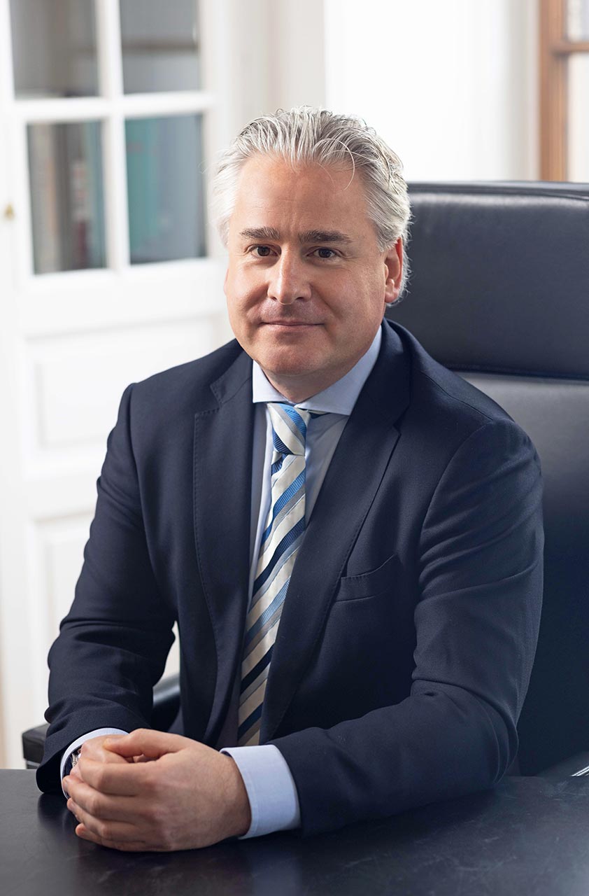 Photographie du docteur Kai-Uwe Schlaudraff, chirurgien esthétique au sein de la clinique de chirurgie esthétique "Concept Clinic" à Genève