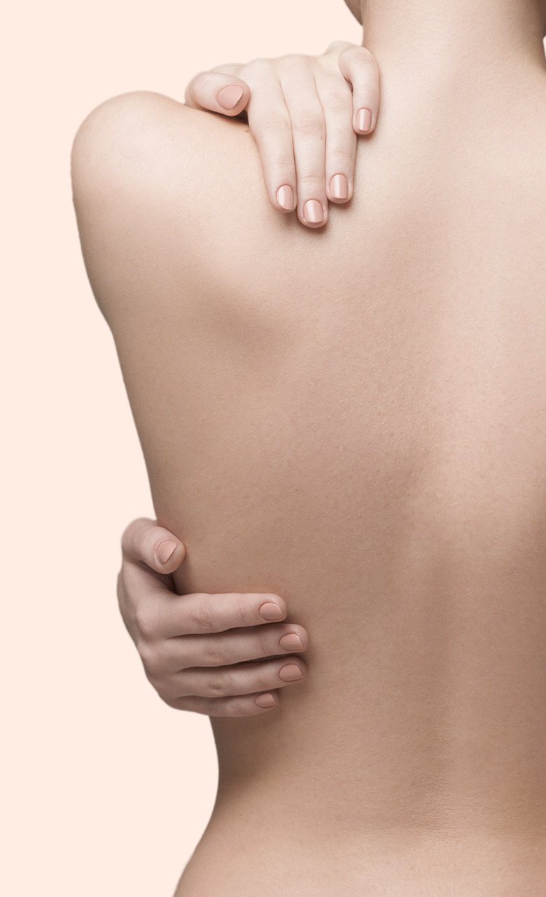 Femme de dos afin d'illustrer la chirurgie reconstructive pratiqué par le Dr. Schlaudraff chez Concept Clinic, clinique de chirurgie esthétique à Genève