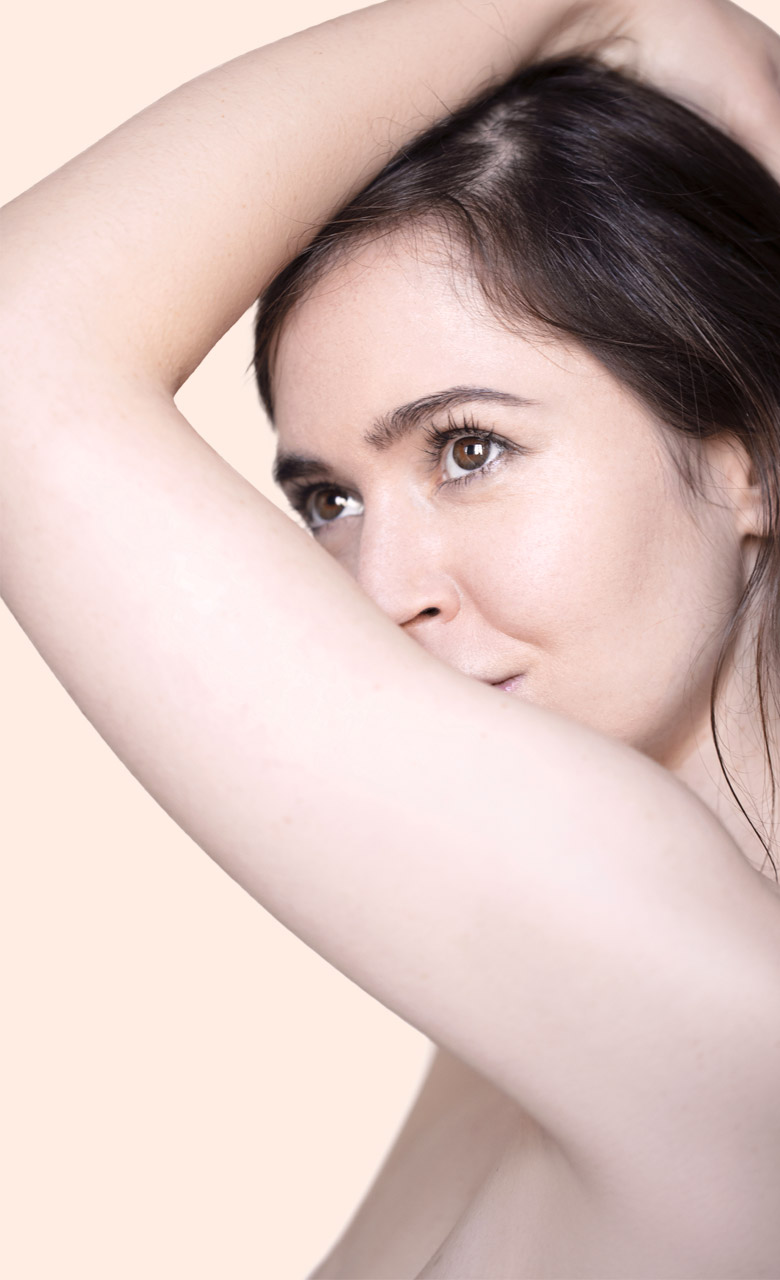 Portrait d'une femme afin d'illustrer la chirurgie esthétique pour le visage pratiqué chez Concept Clinic, clinique de chirurgie esthétique à Genève par le Docteur Schlaudraff