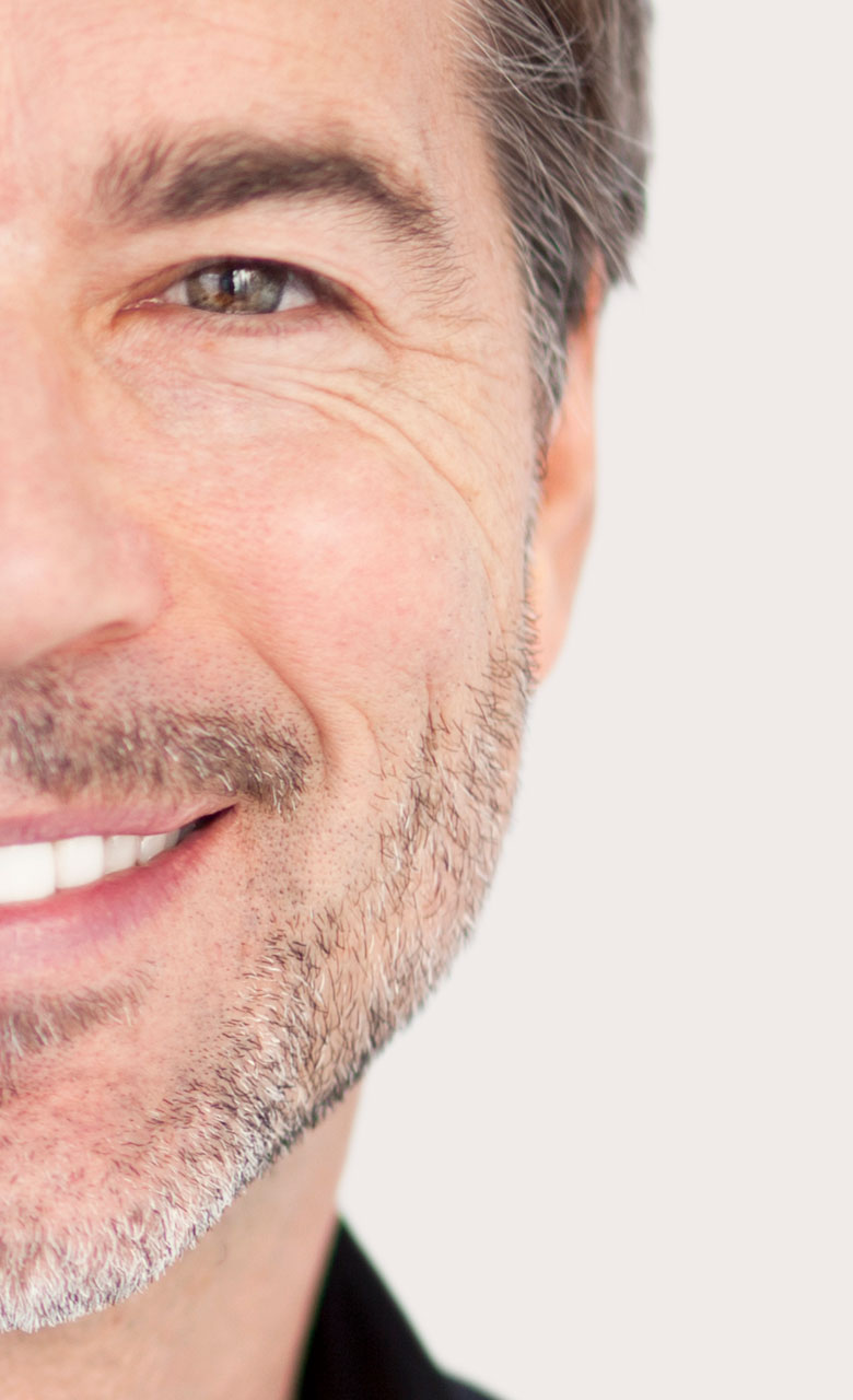 Zoom sur le visage d'un homme afin d'illustrer la chirurgie esthétique pour les hommes proposés chez Concept Clinic, clinique de chirurgie esthétique à Genève par le Docteur Schlaudraff