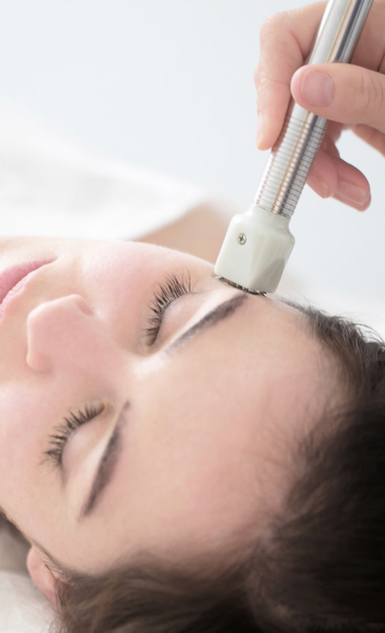 Image d'une séance de traitement Fractora pratiquée chez Concept Clinic par le Dr. Schlaudraff - Chirurgie esthétique à Genève