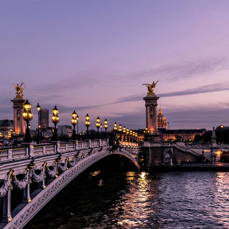 Un pont de Paris afin d'illustrer la participation du Dr. Schlaudraff à l'économique forum